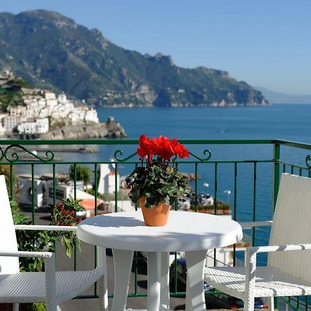 Amalfi Blue Flowers A Extérieur photo