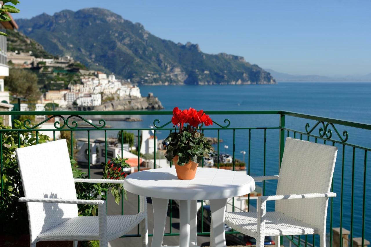 Amalfi Blue Flowers A Extérieur photo